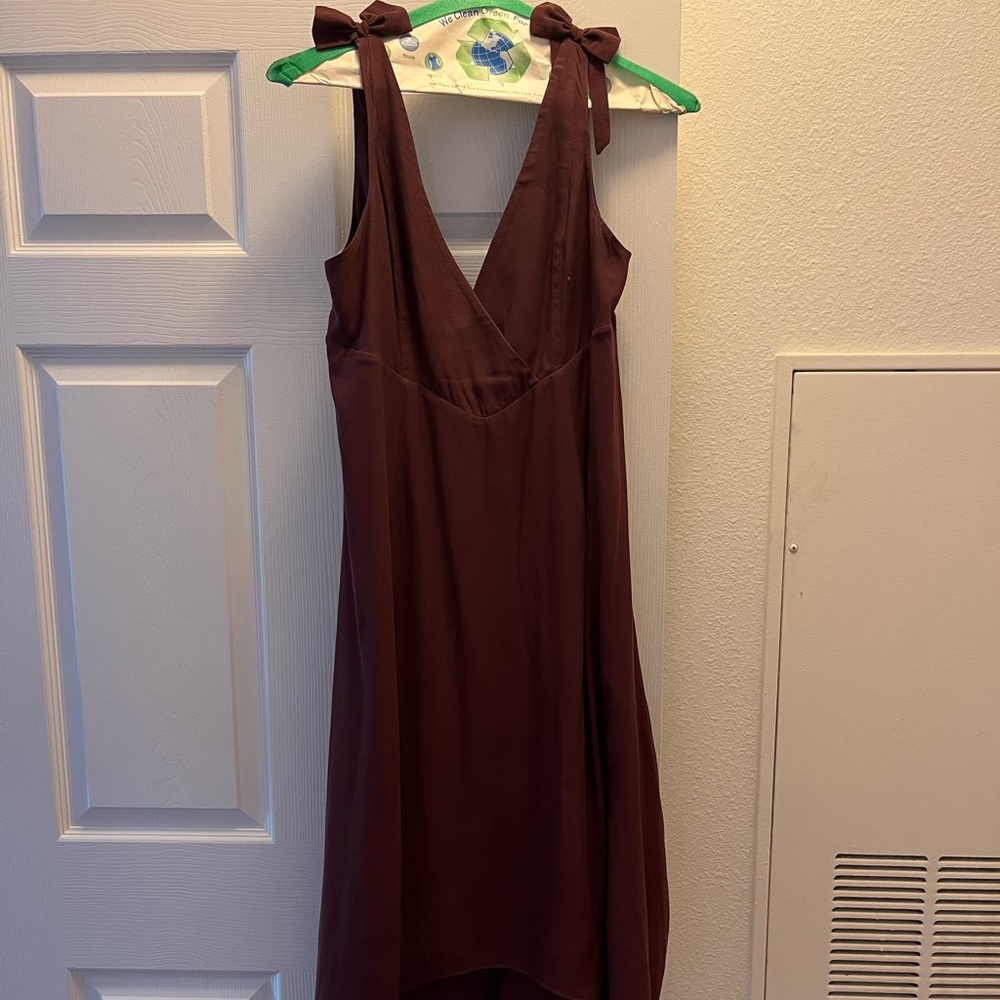 Boho style hi-low midi with V neck and back
